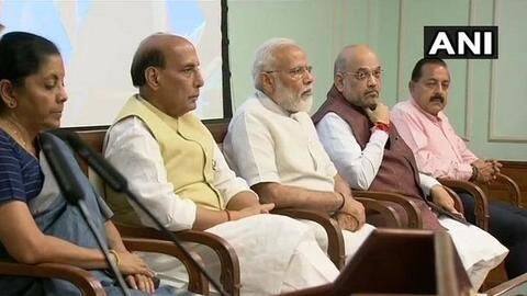 जम्मू-कश्मीर में 6 महीने के लिए बढ़ाया गया राष्ट्रपति शासन, केंद्रीय कैबिनेट ने दी मंजूरी जम्मू-कश्मीर में 6 महीने के लिए बढ़ाया गया राष्ट्रपति शासन, केंद्रीय कैबिनेट ने दी मंजूरी