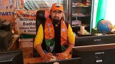 जम्मू-कश्मीर: आतंकियों ने गोली मारकर की भाजपा नेता की हत्या, गायब थे सुरक्षा में तैनात पुलिसकर्मी जम्मू-कश्मीर: आतंकियों ने गोली मारकर की भाजपा नेता की हत्या, गायब थे सुरक्षा में तैनात पुलिसकर्मी