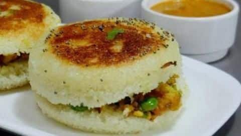 इडली के साथ एक हेल्दी एक्सपेरिमेंट करके घर पर बनाएं इडली बर्गर, बच्चे हो जाएंगे खुश इडली के साथ एक हेल्दी एक्सपेरिमेंट करके घर पर बनाएं इडली बर्गर, बच्चे हो जाएंगे खुश