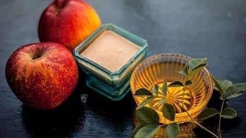 त्वचा को स्वस्थ बनाए रखने में मददगार हैं सेब के फैस पैक, जानिए बनाने का तरीका त्वचा को स्वस्थ बनाए रखने में मददगार हैं सेब के फैस पैक, जानिए बनाने का तरीका