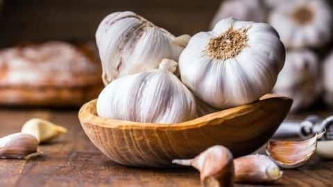 खाने के अलावा घर के कई छोटे-मोटे कामों के लिए इस्तेमाल किया जा सकता है लहसुन खाने के अलावा घर के कई छोटे-मोटे कामों के लिए इस्तेमाल किया जा सकता है लहसुन