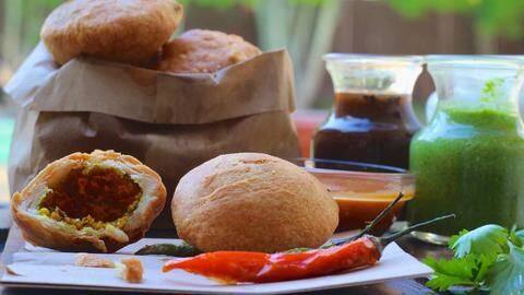 सूखे मसाले वाली कचौड़ियां बनाना है बहुत आसान, जानिये इसकी स्वादिष्ट रेसिपी सूखे मसाले वाली कचौड़ियां बनाना है बहुत आसान, जानिये इसकी स्वादिष्ट रेसिपी