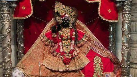 व्यापारी ने भगवान बांके बिहारी को बना रखा है पार्टनर, सौंपा 2.30 करोड़ रुपये का चेक व्यापारी ने भगवान बांके बिहारी को बना रखा है पार्टनर, सौंपा 2.30 करोड़ रुपये का चेक