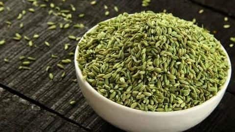 स्वास्थ्य के लिहाज से बेहद लाभदायक है सौंफ का सेवन, जानें इसके अद्भुत फायदे स्वास्थ्य के लिहाज से बेहद लाभदायक है सौंफ का सेवन, जानें इसके अद्भुत फायदे