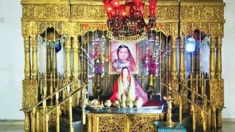 पत्नी की याद में पति ने बनवाया मंदिर, रोजाना करते हैं पूजा-अर्चना पत्नी की याद में पति ने बनवाया मंदिर, रोजाना करते हैं पूजा-अर्चना