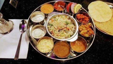 आयुर्वेद में रात में इन खाद्य पदार्थों का सेवन माना गया है नुकसानदायक आयुर्वेद में रात में इन खाद्य पदार्थों का सेवन माना गया है नुकसानदायक