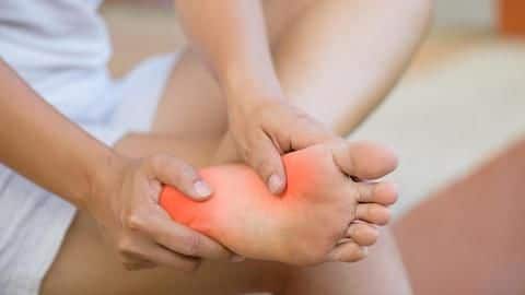 एड़ियों में दर्द होने पर अपनाएं ये घरेलू नुस्खे, जल्द मिलेगा आराम एड़ियों में दर्द होने पर अपनाएं ये घरेलू नुस्खे, जल्द मिलेगा आराम