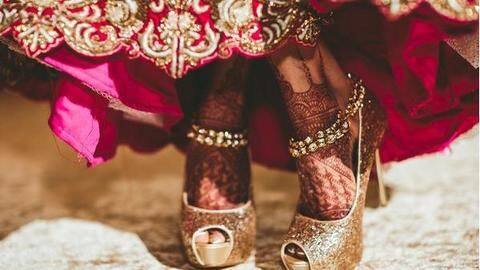 लड़कियां अपनी शादी के लिए फुटवियर खरीदते समय इन बातों का रखें ध्यान लड़कियां अपनी शादी के लिए फुटवियर खरीदते समय इन बातों का रखें ध्यान