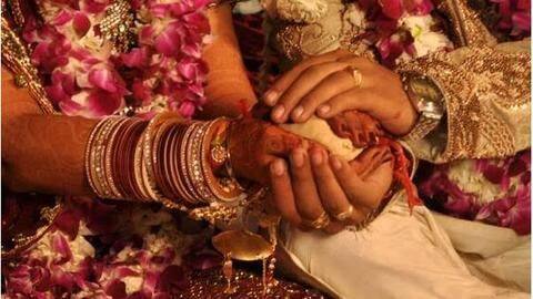 उत्तर प्रदेश: समय पर बारात नहीं आई तो दुल्हन ने किसी और के साथ रचाई शादी उत्तर प्रदेश: समय पर बारात नहीं आई तो दुल्हन ने किसी और के साथ रचाई शादी