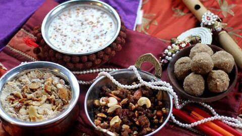 जन्माष्टमी विशेष: लड्डू गोपाल को बेहद प्रिय हैं ये व्यंजन, प्रसाद के रूप में लगाएं भोग जन्माष्टमी विशेष: लड्डू गोपाल को बेहद प्रिय हैं ये व्यंजन, प्रसाद के रूप में लगाएं भोग
