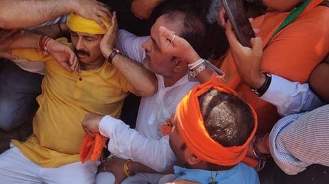 अरविंद केजरीवाल के घर के बाहर प्रदर्शन में मनोज तिवारी घायल, अस्पताल में भर्ती अरविंद केजरीवाल के घर के बाहर प्रदर्शन में मनोज तिवारी घायल, अस्पताल में भर्ती