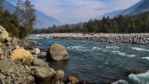 यह नदी उगल रही है शुद्ध सोना, अमीर बनने पहुंचते हैं लोग यह नदी उगल रही है शुद्ध सोना, अमीर बनने पहुंचते हैं लोग