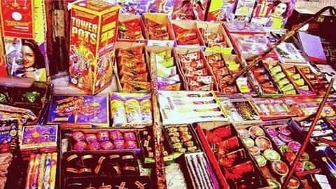 मध्य प्रदेश: चाइनीज आतिशबाजी की बिक्री पर रोक, पटाखों पर नहीं होंगे देवी-देवताओं के चित्र मध्य प्रदेश: चाइनीज आतिशबाजी की बिक्री पर रोक, पटाखों पर नहीं होंगे देवी-देवताओं के चित्र