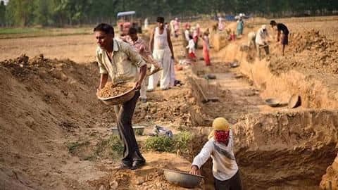 प्रवासी मजदूरों के रोजगार के लिए केंद्र सरकार ने बनाया मेगा प्लान, 50,000 करोड़ करेगी खर्च प्रवासी मजदूरों के रोजगार के लिए केंद्र सरकार ने बनाया मेगा प्लान, 50,000 करोड़ करेगी खर्च