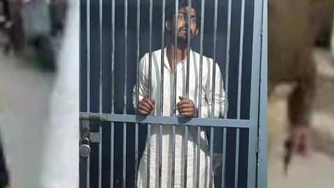 मेरठ: शादी में थूक लगाकर तंदूरी रोटी बनाने के आरोप में युवक गिरफ्तार मेरठ: शादी में थूक लगाकर तंदूरी रोटी बनाने के आरोप में युवक गिरफ्तार