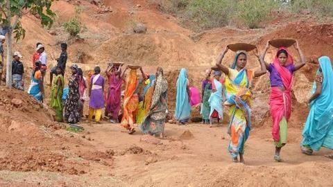 मनरेगा में अभी भी बढ़ रही है काम की मांग, 96 प्रतिशत पंचायतों ने किया आवेदन मनरेगा में अभी भी बढ़ रही है काम की मांग, 96 प्रतिशत पंचायतों ने किया आवेदन