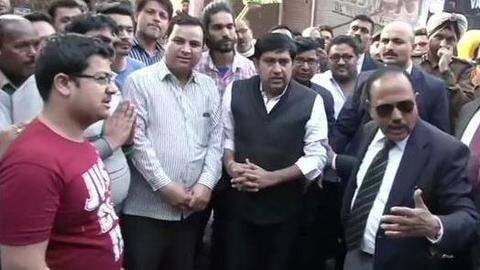 दिल्ली: NSA अजित डोभाल ने किया हिंसाग्रस्त इलाकों का दौरा, गृह मंत्री को दी जानकारी दिल्ली: NSA अजित डोभाल ने किया हिंसाग्रस्त इलाकों का दौरा, गृह मंत्री को दी जानकारी