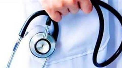 तेलंगाना: लॉकडाउन में ड्यूटी पर जा रही महिला डॉक्टर से पुलिसकर्मी ने की मारपीट तेलंगाना: लॉकडाउन में ड्यूटी पर जा रही महिला डॉक्टर से पुलिसकर्मी ने की मारपीट
