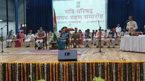 मध्य प्रदेश में हुआ शिवराज कैबिनेट का पहला विस्तार, सिंधिया समर्थित 11 विधायक बने मंत्री मध्य प्रदेश में हुआ शिवराज कैबिनेट का पहला विस्तार, सिंधिया समर्थित 11 विधायक बने मंत्री
