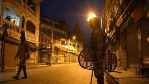 महाराष्ट्र के बाद मध्य प्रदेश में सख्ती, भोपाल और इंदौर में लग सकता है रात्रिकालीन कर्फ्यू महाराष्ट्र के बाद मध्य प्रदेश में सख्ती, भोपाल और इंदौर में लग सकता है रात्रिकालीन कर्फ्यू
