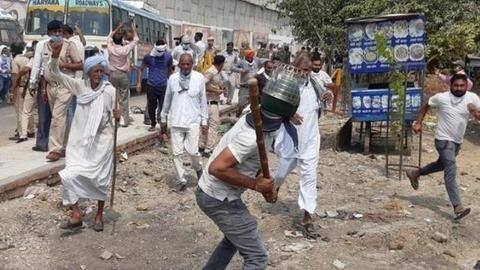 हरियाणा: किसानों पर पुलिस का लाठीचार्ज, हिरासत में लिए गए विधायक बलराज कुंडू हरियाणा: किसानों पर पुलिस का लाठीचार्ज, हिरासत में लिए गए विधायक बलराज कुंडू