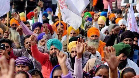किसान आंदोलन: देशभर में पंचायत स्तर पर भीड़ जुटाने की तैयारी में है किसान यूनियन किसान आंदोलन: देशभर में पंचायत स्तर पर भीड़ जुटाने की तैयारी में है किसान यूनियन