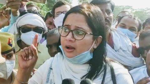 निर्भया की वकील लड़ेंगी हाथरस पीड़िता का केस, पुलिस ने परिवार से मिलने से रोका निर्भया की वकील लड़ेंगी हाथरस पीड़िता का केस, पुलिस ने परिवार से मिलने से रोका