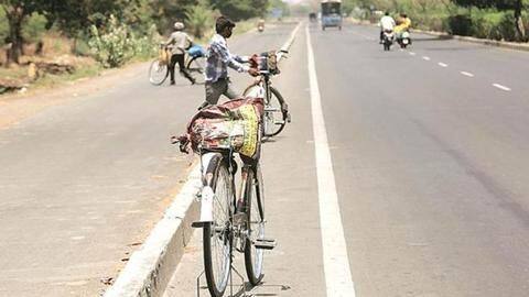 दिव्यांग बेटे को ले जाने के लिए मजबूर पिता ने चुराई साइकिल, चिट्ठी छोड़कर मांगी माफी दिव्यांग बेटे को ले जाने के लिए मजबूर पिता ने चुराई साइकिल, चिट्ठी छोड़कर मांगी माफी