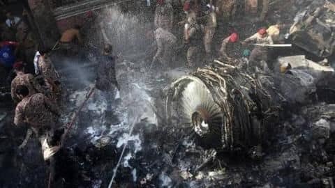 पाकिस्तान: क्रैश हुए PIA के विमान के मलबे से मिले तीन करोड़ रुपये, चौंक गए अधिकारी पाकिस्तान: क्रैश हुए PIA के विमान के मलबे से मिले तीन करोड़ रुपये, चौंक गए अधिकारी