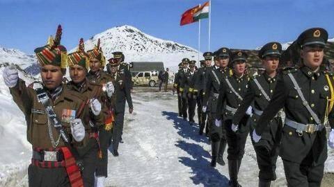 सीमा के करीब नजर आए चीनी हेलीकॉप्टर, भारत ने फाइटर जेटों से शुरू की पेट्रोलिंग सीमा के करीब नजर आए चीनी हेलीकॉप्टर, भारत ने फाइटर जेटों से शुरू की पेट्रोलिंग
