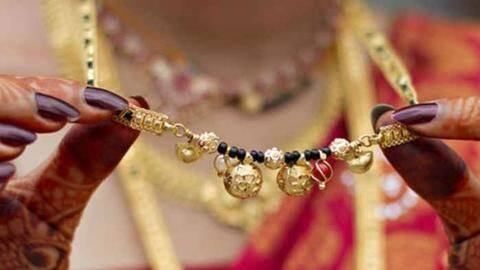 गोवा: प्रोफेसर ने 'कुत्ते की चेन' से की 'मंगलसूत्र' की तुलना, पुलिस ने दर्ज की FIR गोवा: प्रोफेसर ने 'कुत्ते की चेन' से की 'मंगलसूत्र' की तुलना, पुलिस ने दर्ज की FIR