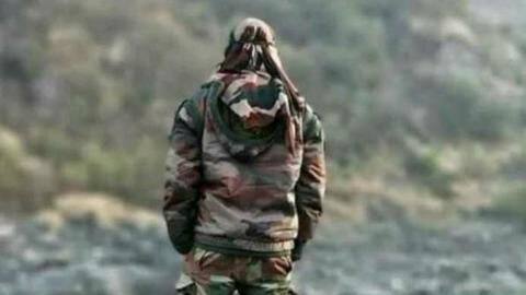महिला सहकर्मी से संबंध बना रहा था कर्नल, जवानों ने वीडियो बनाकर रक्षामंत्री को भेजा महिला सहकर्मी से संबंध बना रहा था कर्नल, जवानों ने वीडियो बनाकर रक्षामंत्री को भेजा