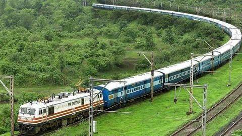 रेलवे ने शुरू की नई पहल, ट्रेनों में अब QR कोड से होगी टिकटों की जांच रेलवे ने शुरू की नई पहल, ट्रेनों में अब QR कोड से होगी टिकटों की जांच