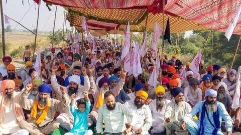 पंजाब: किसानों ने 15 दिन के लिए स्थगित किया रेल रोको आंदोलन, सरकार को दी चेतावनी पंजाब: किसानों ने 15 दिन के लिए स्थगित किया रेल रोको आंदोलन, सरकार को दी चेतावनी