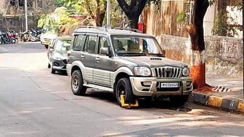 मुकेश अंबानी के घर के पास मिली विस्फोटक सामग्री से भरी कार का मालिक मृत मिला मुकेश अंबानी के घर के पास मिली विस्फोटक सामग्री से भरी कार का मालिक मृत मिला