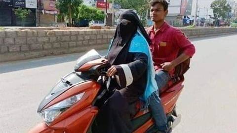 लॉकडाउन: आंध्र प्रदेश में फंसे बेटे को 1,400 किलोमीटर स्कूटी चलाकर घर लाई 50 वर्षीय मां लॉकडाउन: आंध्र प्रदेश में फंसे बेटे को 1,400 किलोमीटर स्कूटी चलाकर घर लाई 50 वर्षीय मां