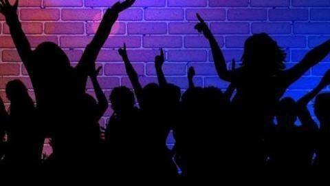 केरल: लॉकडाउन का उल्लंघन कर डांस पार्टी आयोजित करने पर पुलिस ने छह को किया गिरफ्तार केरल: लॉकडाउन का उल्लंघन कर डांस पार्टी आयोजित करने पर पुलिस ने छह को किया गिरफ्तार