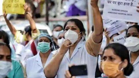 दिल्ली: जून के बाद से नहीं मिल रहा वेतन, भूख हड़ताल पर बैठे डॉक्टर जंतर-मंतर पहुंचे दिल्ली: जून के बाद से नहीं मिल रहा वेतन, भूख हड़ताल पर बैठे डॉक्टर जंतर-मंतर पहुंचे