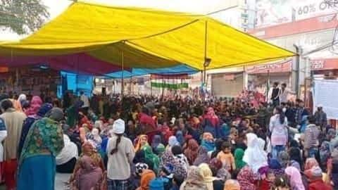 कोरोना पर भारी CAA हटाने की मांग, 'जनता कर्फ्यू' में भी जारी रहेगा शाहीन बाग धरना कोरोना पर भारी CAA हटाने की मांग, 'जनता कर्फ्यू' में भी जारी रहेगा शाहीन बाग धरना
