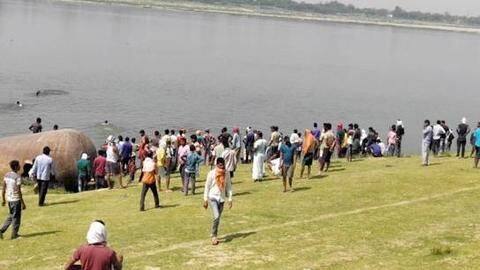 उत्तर प्रदेश: पति से झगड़े के बाद महिला ने पांच बच्चों को गंगा नदी में फेंका उत्तर प्रदेश: पति से झगड़े के बाद महिला ने पांच बच्चों को गंगा नदी में फेंका