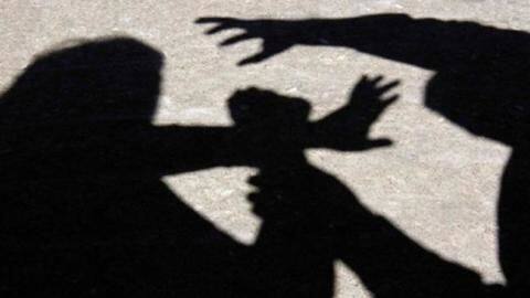 कर्नाटक: हैवान बना पिता, नींद की गोलियां खिलाकर अपनी ही बेटी को बनाया हवस का शिकार कर्नाटक: हैवान बना पिता, नींद की गोलियां खिलाकर अपनी ही बेटी को बनाया हवस का शिकार