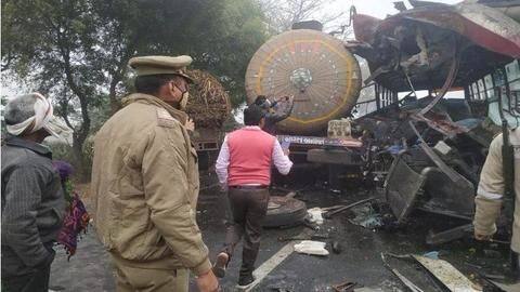 उत्तर प्रदेश: संभल में बस और टैंकर की भिड़ंत में सात लोगों की मौत, 25 घायल उत्तर प्रदेश: संभल में बस और टैंकर की भिड़ंत में सात लोगों की मौत, 25 घायल