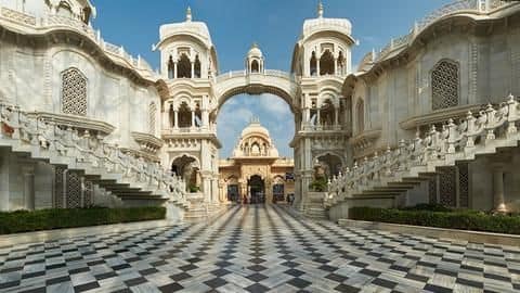 जन्माष्टमी के पहले सील हुआ वृंदावन का इस्कॉन मंदिर, पुजारी सहित 22 लोग कोरोना संक्रमित जन्माष्टमी के पहले सील हुआ वृंदावन का इस्कॉन मंदिर, पुजारी सहित 22 लोग कोरोना संक्रमित