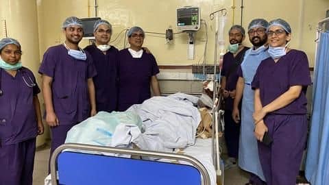 पंजाब: डॉक्टरों ने सात घंटे की सर्जरी के बाद जोड़ी ASI की कटी हुई कलाई पंजाब: डॉक्टरों ने सात घंटे की सर्जरी के बाद जोड़ी ASI की कटी हुई कलाई