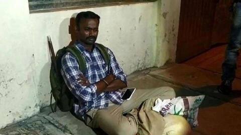 कर्नाटक: पूर्व पत्नी के घर के आगे धरने पर बैठा IPS अधिकारी, जानिये मामला कर्नाटक: पूर्व पत्नी के घर के आगे धरने पर बैठा IPS अधिकारी, जानिये मामला