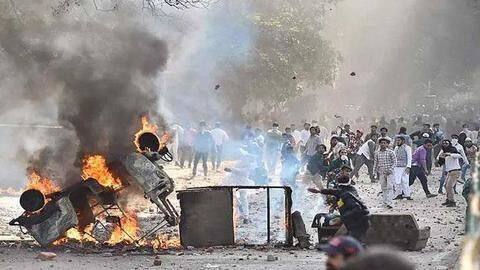 दिल्ली में हिंसा भड़काने की साजिश के आरोप में जामिया मिलिया का PhD छात्र गिरफ्तार दिल्ली में हिंसा भड़काने की साजिश के आरोप में जामिया मिलिया का PhD छात्र गिरफ्तार