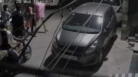 दिल्ली: युवती से दोस्ती के चलते युवक की पीट-पीटकर हत्या, पांच को लिया हिरासत में दिल्ली: युवती से दोस्ती के चलते युवक की पीट-पीटकर हत्या, पांच को लिया हिरासत में