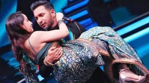 वीडियो: टेरेंस लुईस पर नोरा को गलत तरीके से छूने का आरोप, कोरियोग्राफर ने दिया जवाब वीडियो: टेरेंस लुईस पर नोरा को गलत तरीके से छूने का आरोप, कोरियोग्राफर ने दिया जवाब