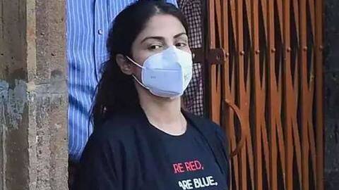 जेल में योगा सिखाती थीं रिया चक्रवर्ती, वकील सतीश मानशिंदे ने बताया कैसे बिताए 28 दिन जेल में योगा सिखाती थीं रिया चक्रवर्ती, वकील सतीश मानशिंदे ने बताया कैसे बिताए 28 दिन