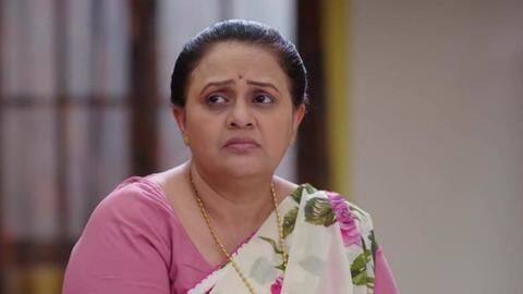 'हमारी बहू सिल्क' की अभिनेत्री राखियां बनाकर बेचने पर मजबूर, एक साल से नहीं मिली फीस 'हमारी बहू सिल्क' की अभिनेत्री राखियां बनाकर बेचने पर मजबूर, एक साल से नहीं मिली फीस